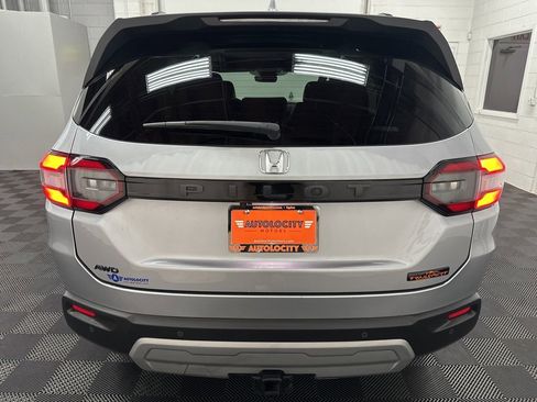 Used 2025 Honda Pilot TrailSport image 9