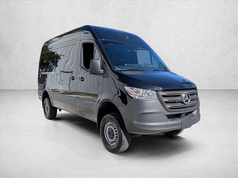 Used 2024 Mercedes-Benz Sprinter 2500 image 3