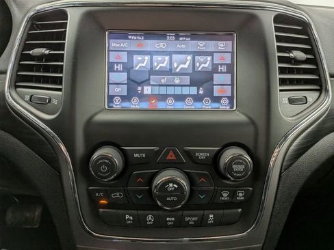 Used 2020 Jeep Grand Cherokee Laredo w/ Security & Convenience Group image 19