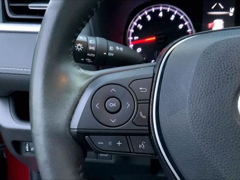 Used 2021 Toyota RAV4 XLE Premium image 23