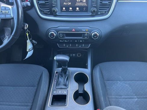 Used 2020 Kia Sorento LX w/ LX I4 Convenience Package image 19
