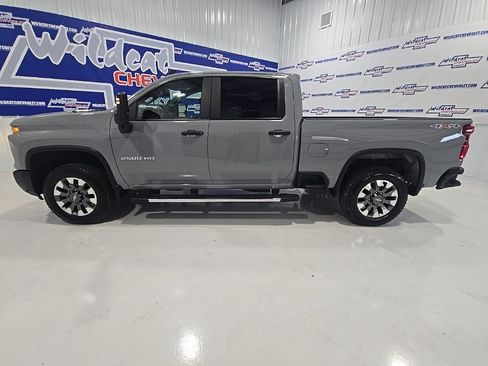 Used 2025 Chevrolet Silverado 2500 Custom w/ Custom Value Package image 5