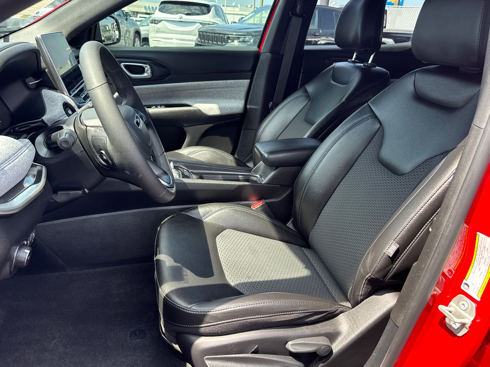 Used 2024 Jeep Compass Latitude AWD/4WD image 9