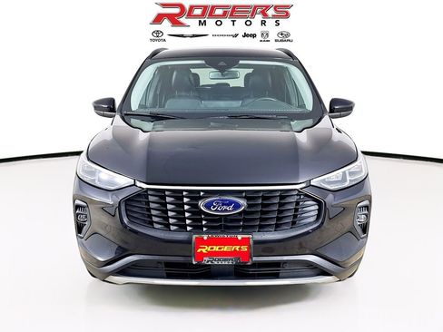 Used 2025 Ford Escape Platinum image 2