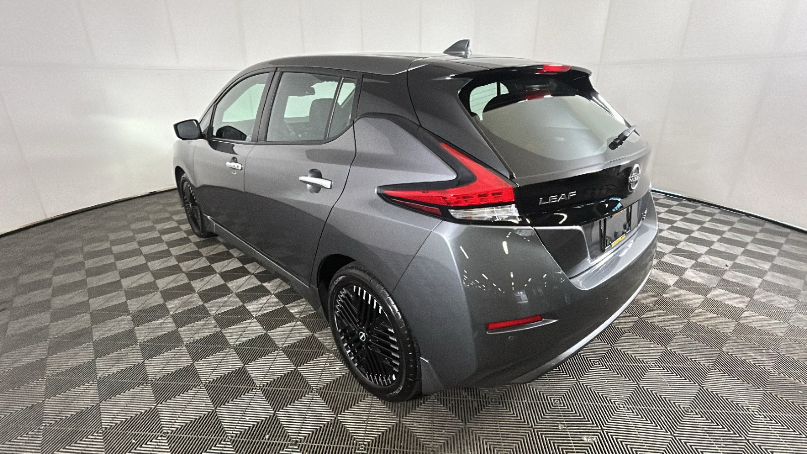 Used 2025 Nissan Leaf SV Plus FWD image 5