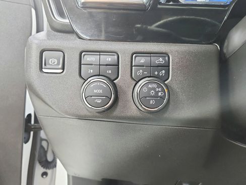Used 2025 Chevrolet Silverado 1500 LTZ AWD/4WD image 27