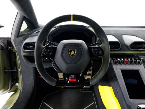 Used 2022 Lamborghini Huracan STO image 17