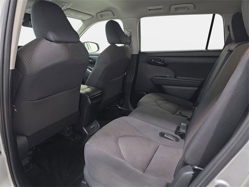 Certified 2024 Toyota Highlander LE image 10