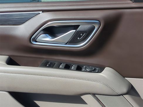 Used 2022 GMC Yukon XL SLT w/ SLT Premium Package image 24