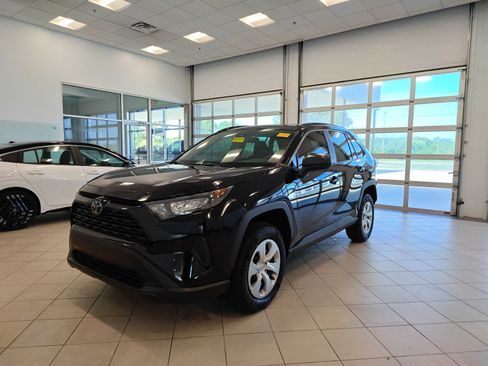 Used 2021 Toyota RAV4 LE AWD/4WD image 7
