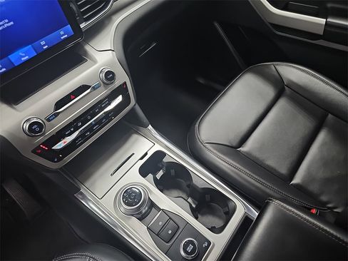 Used 2023 Ford Explorer XLT w/ Equipment Group 202A image 25