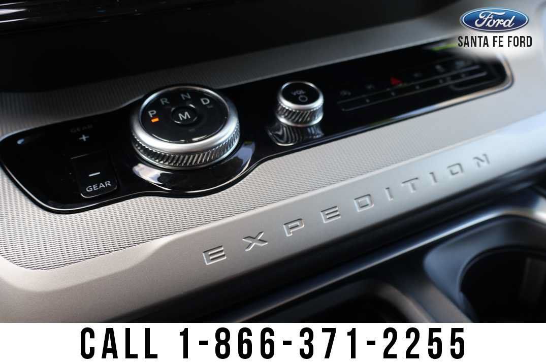 Used 2025 Ford Expedition Active RWD image 42