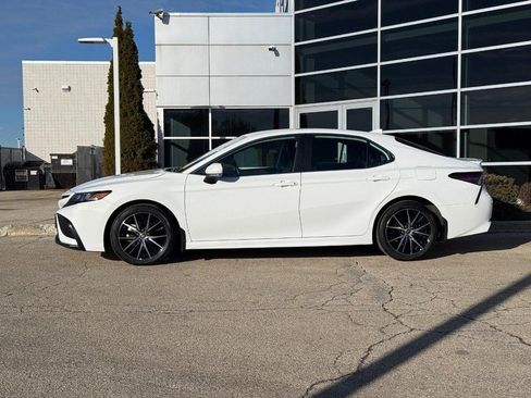 Used 2024 Toyota Camry SE image 6
