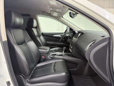 Used 2018 Nissan Pathfinder SL w/ Midnight Edition Package image 15