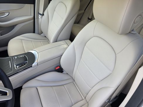 Used 2022 Mercedes-Benz GLC 300 4MATIC image 11