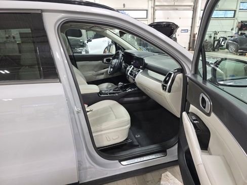 Used 2023 Kia Sorento SX image 18