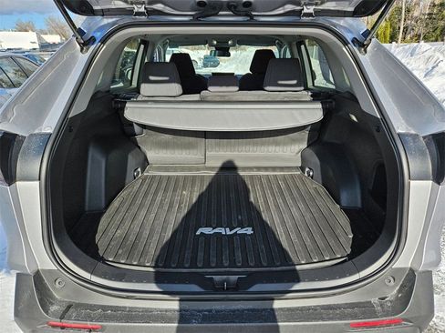 Used 2023 Toyota RAV4 LE image 22