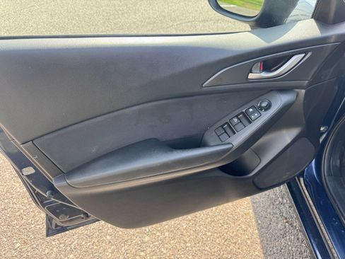 Used 2015 MAZDA MAZDA3 i SV image 10