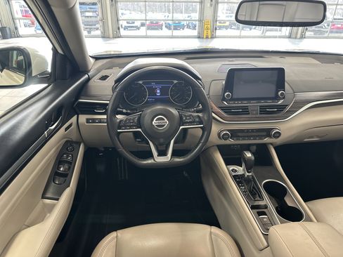 Used 2019 Nissan Altima 2.5 Platinum image 2