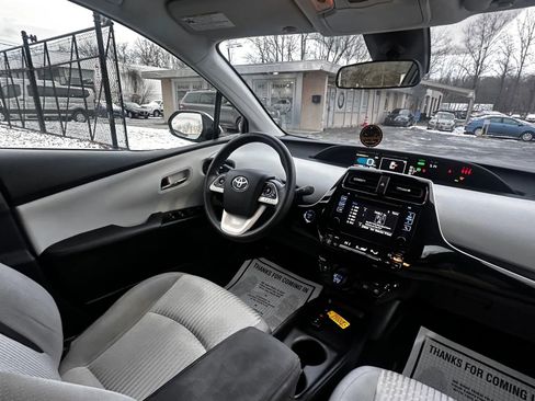 Used 2018 Toyota Prius Two image 25