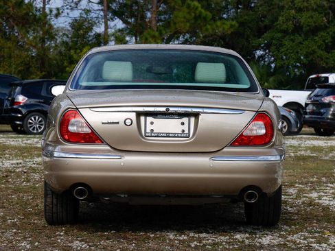 Used 2004 Jaguar XJ8 image 9