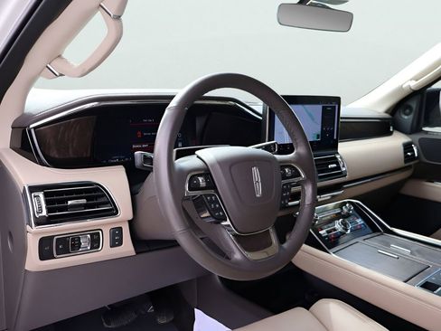 Used 2024 Lincoln Navigator Premiere AWD/4WD image 19