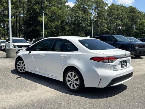 Used 2021 Toyota Corolla LE FWD image 30