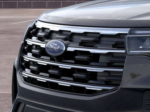 Used 2026 Ford Explorer Active AWD/4WD image 18