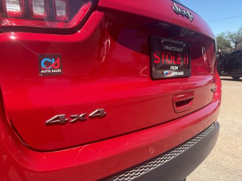 Used 2025 Jeep Compass Trailhawk AWD/4WD image 8