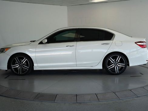 Used 2017 Honda Accord Sport image 4