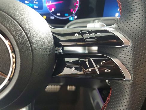 Used 2024 Mercedes-Benz GLB 250 image 24