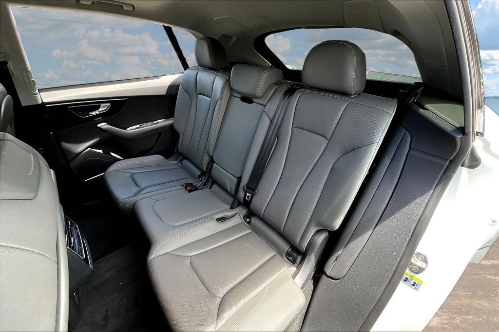 Used 2020 Audi Q8 Premium Plus w/ Premium Plus Package AWD/4WD image 22