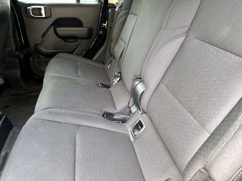 Used 2022 Jeep Gladiator Sport image 8