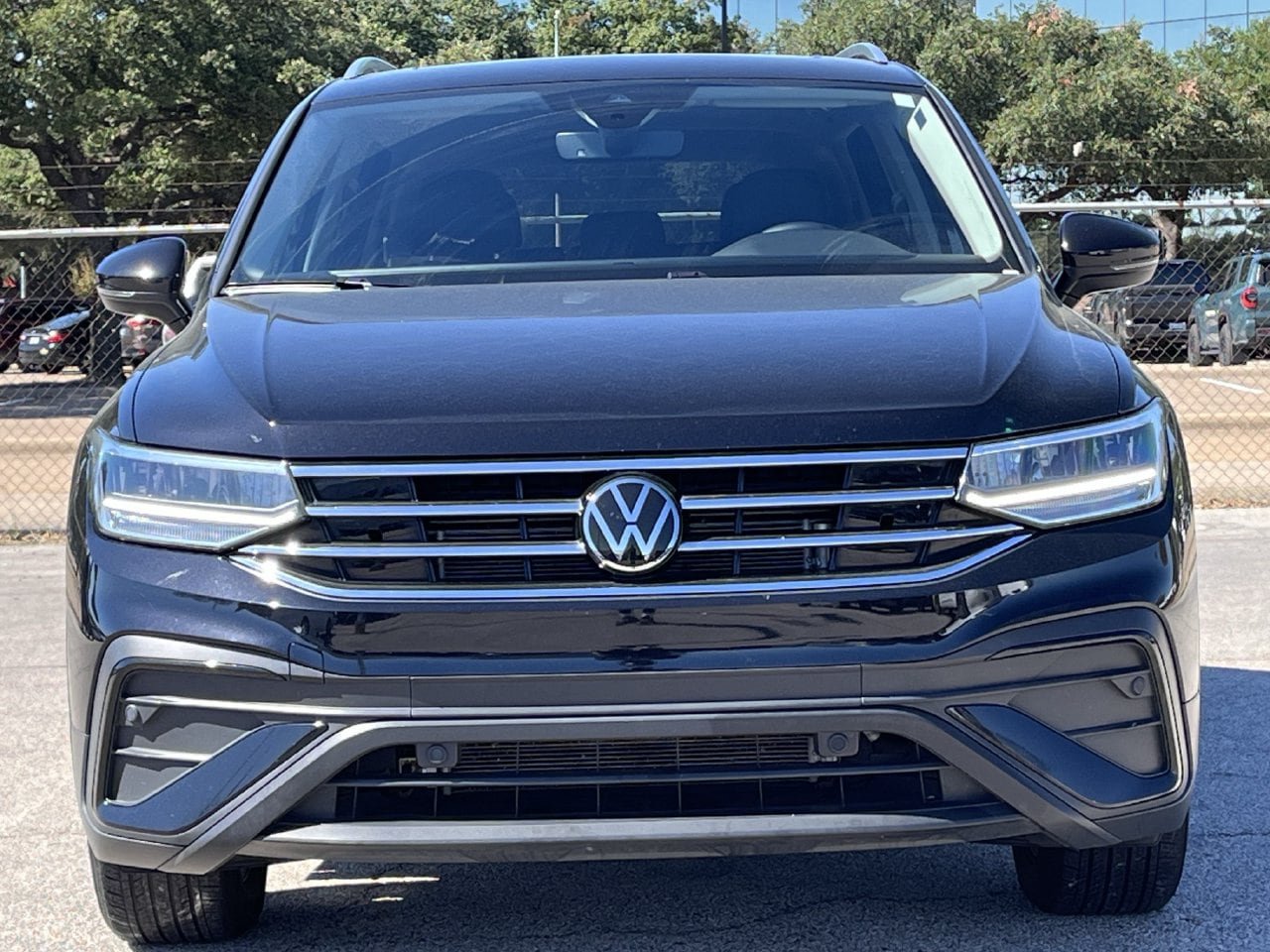 Used 2024 Volkswagen Tiguan SE w/ Panoramic Sunroof Package FWD image 7