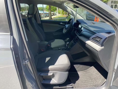 Certified 2024 Volkswagen Taos SE w/ Panoramic Sunroof Package AWD/4WD image 28
