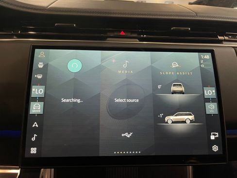 Used 2025 Land Rover Range Rover Long Wheelbase Autobiography image 9