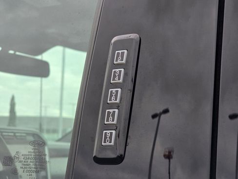 Used 2024 Ford F350 Platinum image 34