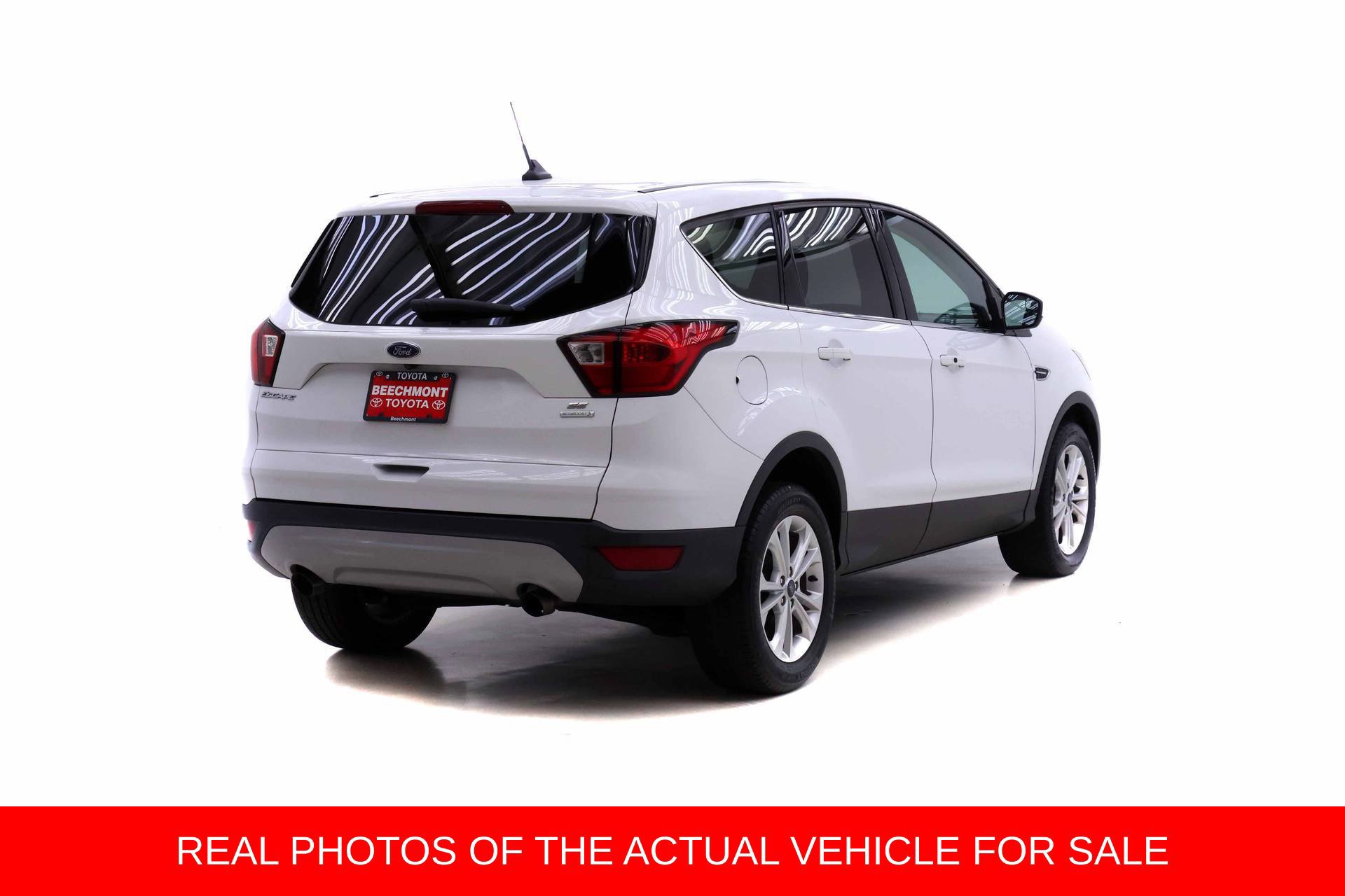 Used 2019 Ford Escape SE FWD image 2
