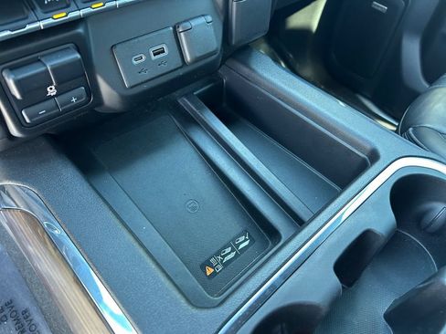 Used 2022 Chevrolet Silverado 1500 High Country w/ Technology Package AWD/4WD image 36