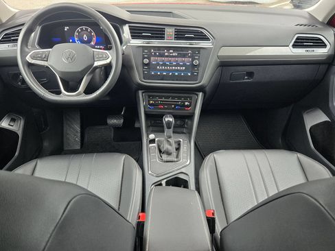 Used 2022 Volkswagen Tiguan SE FWD image 16