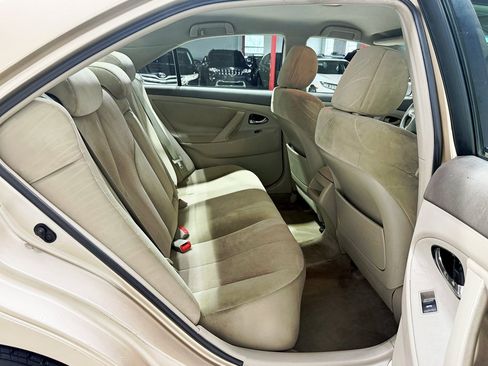 Used 2011 Toyota Camry LE image 27