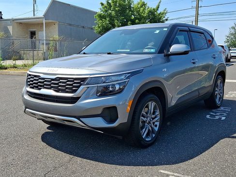 Used 2023 Kia Seltos LX AWD/4WD image 3