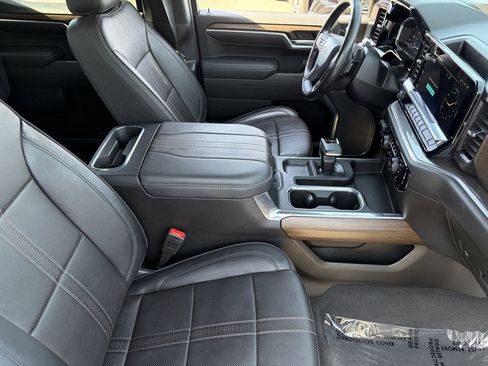 Used 2025 Chevrolet Silverado 1500 High Country w/ High Country Premium Package AWD/4WD image 9