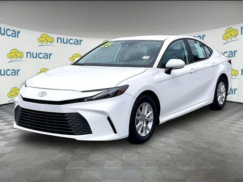 Used 2025 Toyota Camry LE FWD image 3