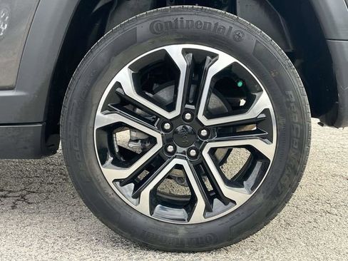 Used 2023 Jeep Compass Limited image 11