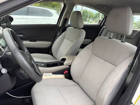 Used 2021 Honda HR-V LX image 3
