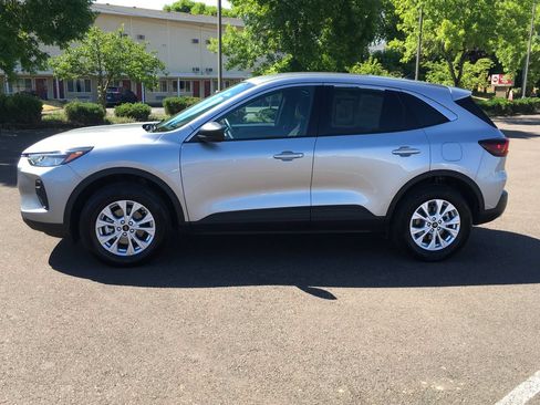 Used 2024 Ford Escape Active AWD/4WD image 3