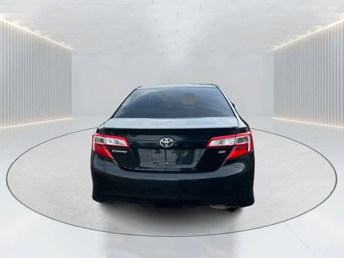 Used 2012 Toyota Camry SE FWD image 5