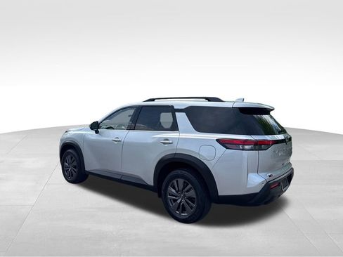 Used 2023 Nissan Pathfinder SV AWD/4WD image 4