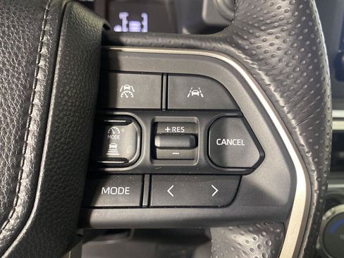 Used 2025 Toyota 4Runner SR5 AWD/4WD image 21